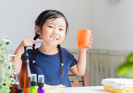歯を磨く子供 小児矯正治療の重要性